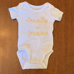 🍊5/$25 H&M Organic Newborn White Baby Onesie - “Locally Grown”